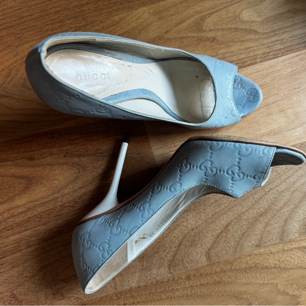 Gucci Women's Light Blue Embossed Heels - Picture 2 of 4